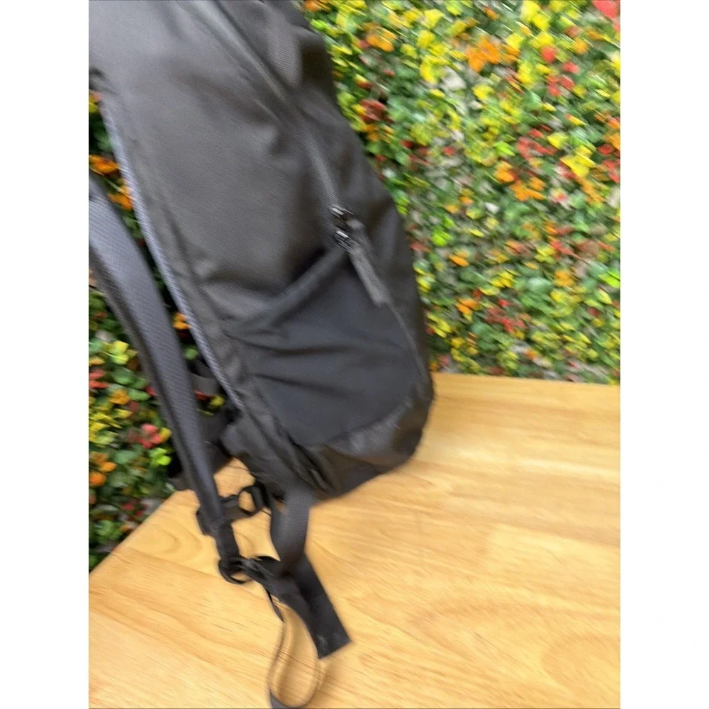 Arva Explorer 18 Liter Hiking Trail Backpack‎ Outdoors Black White